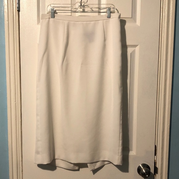 Chic White Pencil Skirt for Women - Picture 1 of 4